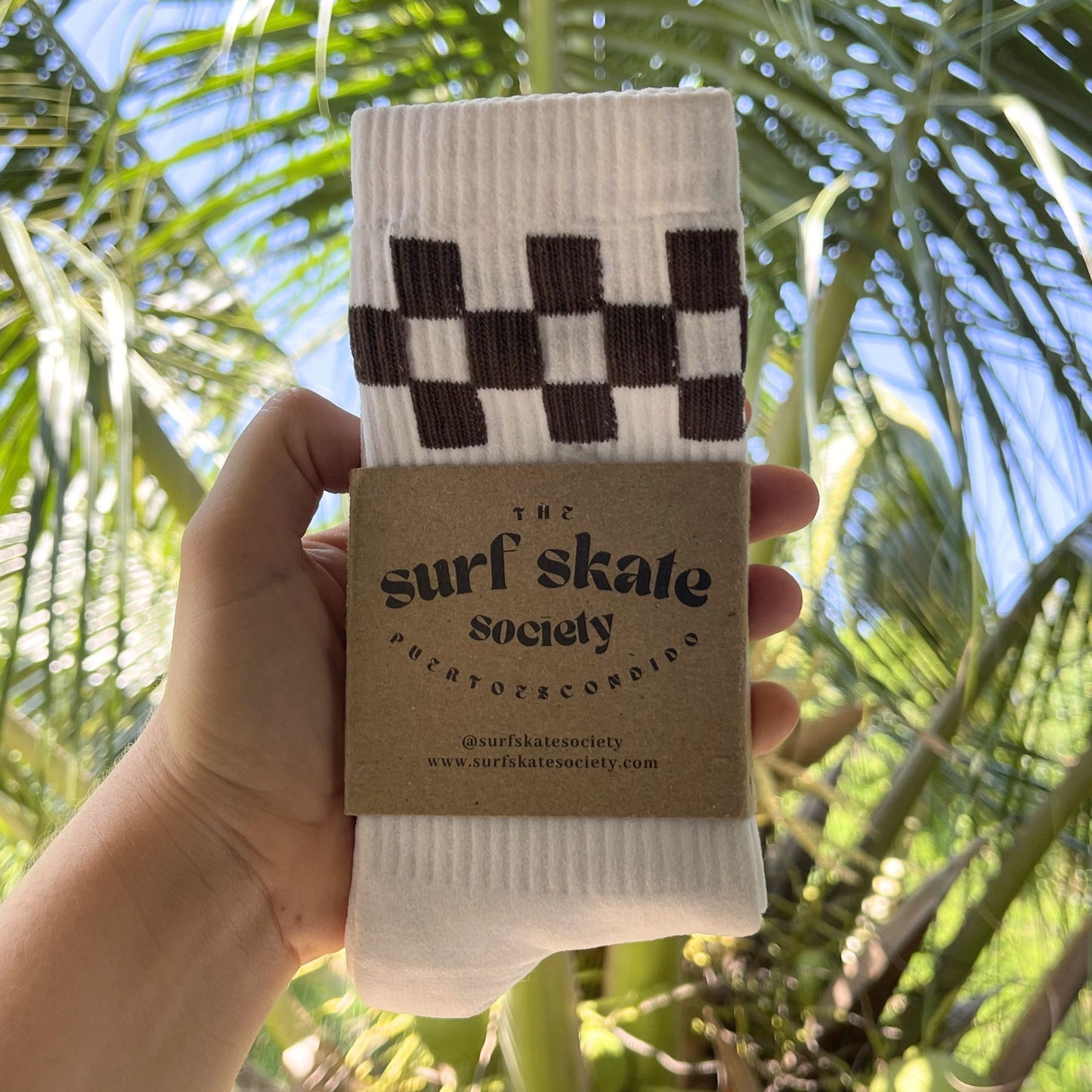 Calcetas – Blancas con Café | Surf Skate Society