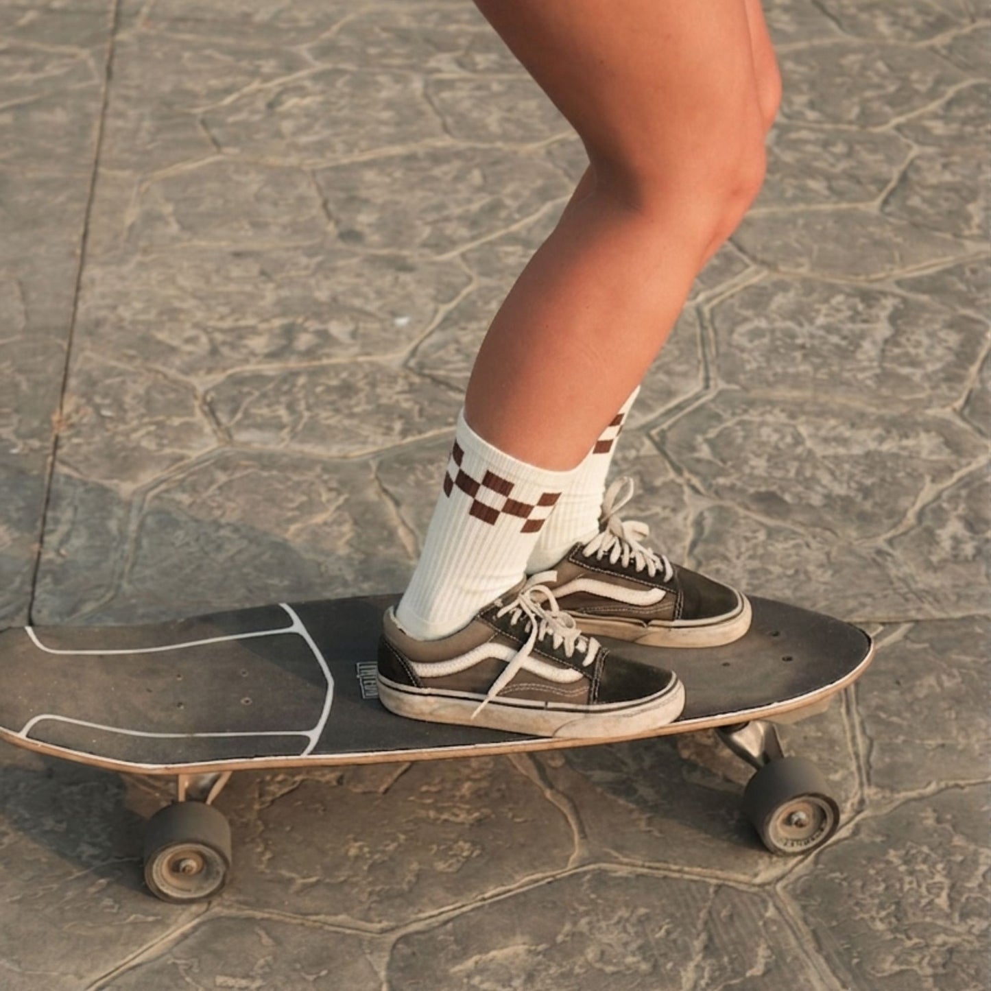 Calcetas – Blancas con Café | Surf Skate Society