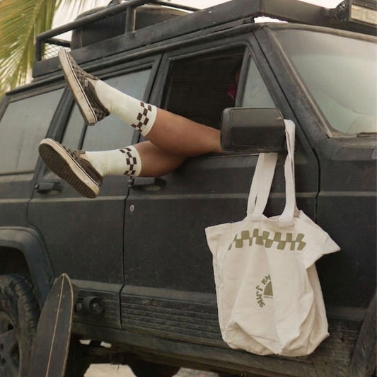 Calcetas – Blancas con Café | Surf Skate Society