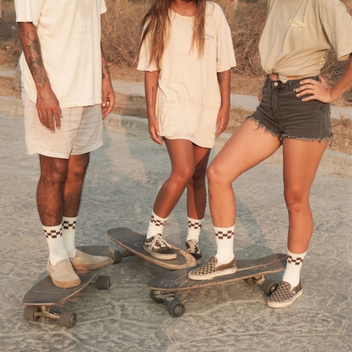 Calcetas – Blancas con Café | Surf Skate Society