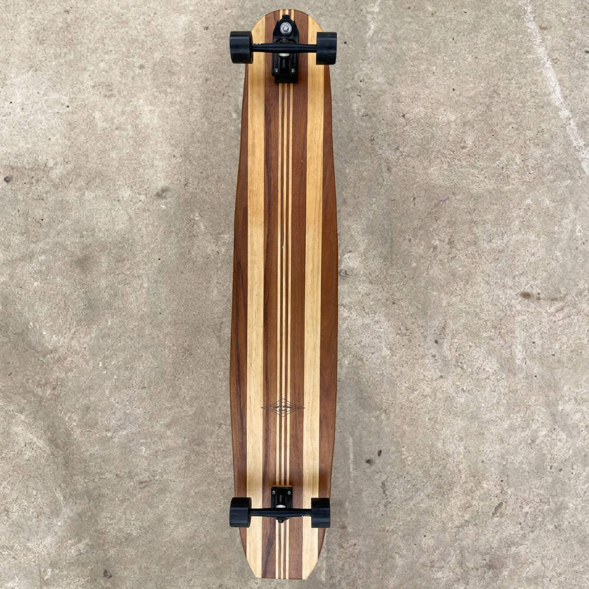 Tabla Única Hecha a Mano – Longboard con 61” – Waterbone