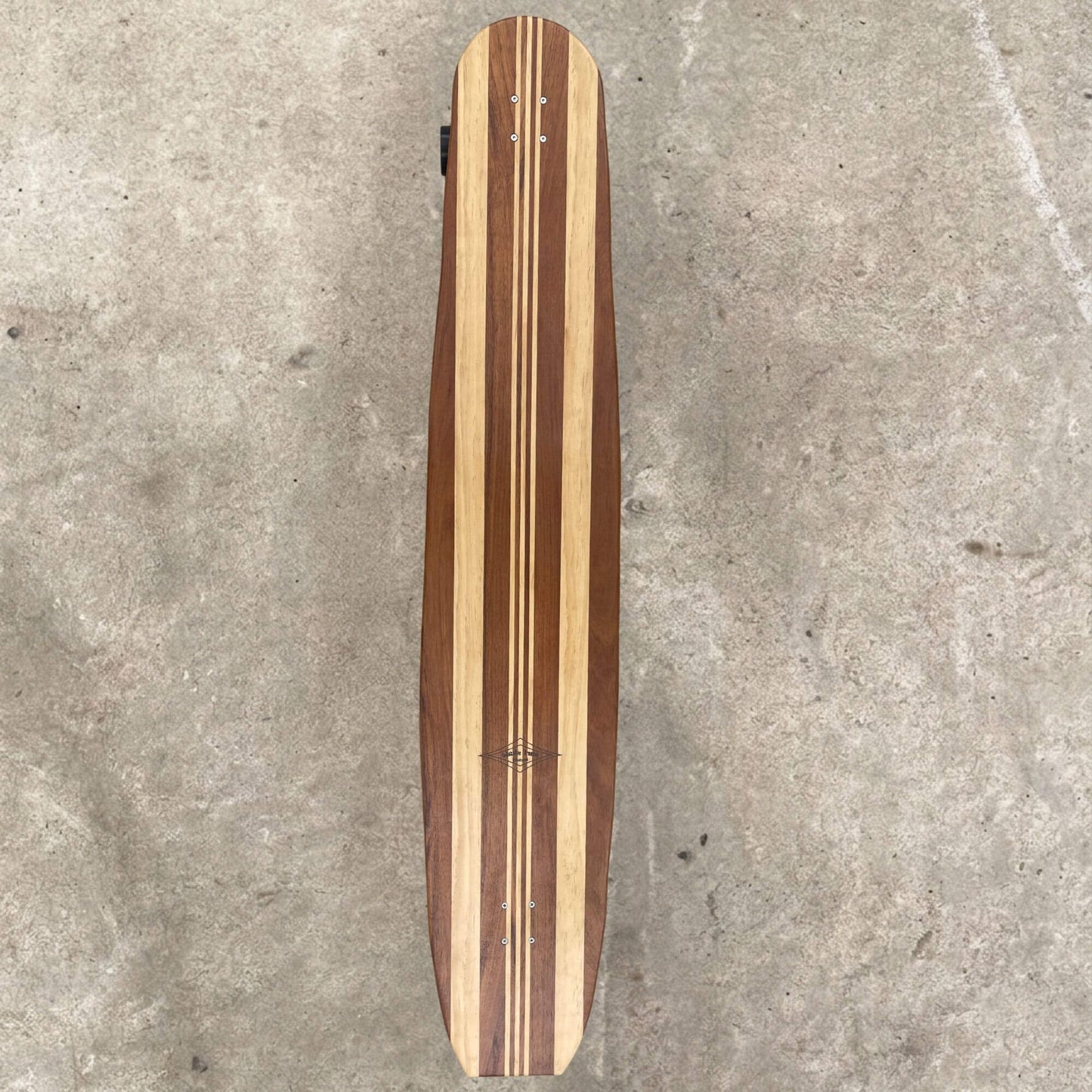 Tabla Única Hecha a Mano – Longboard con 61” – Waterbone