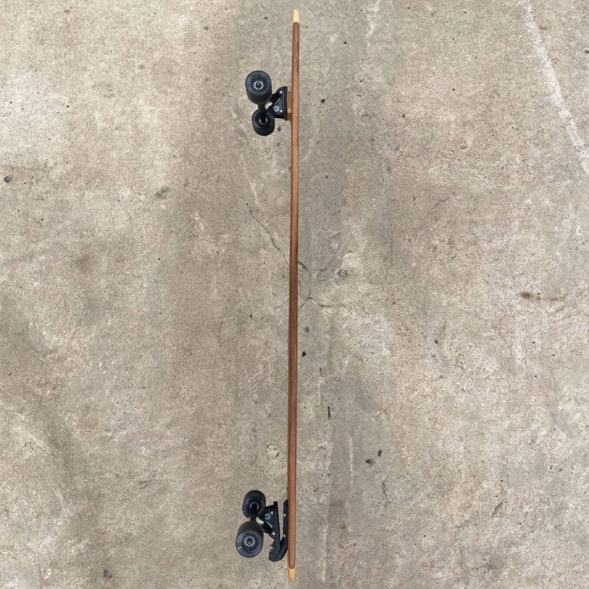 Tabla Única Hecha a Mano – Longboard con 61” – Waterbone