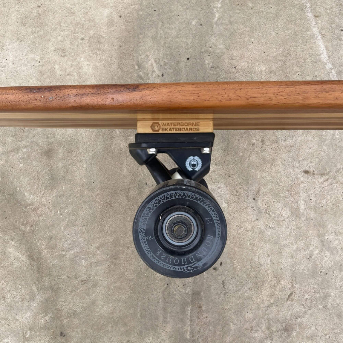 Tabla Única Hecha a Mano – Longboard con 61” – Waterbone